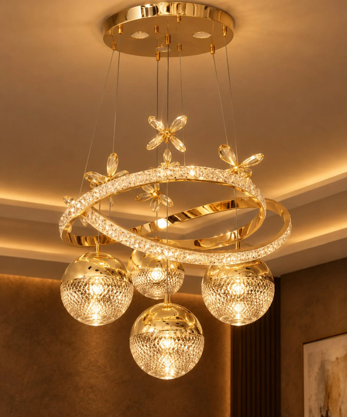Lora Gold Crystal Pendant – detail